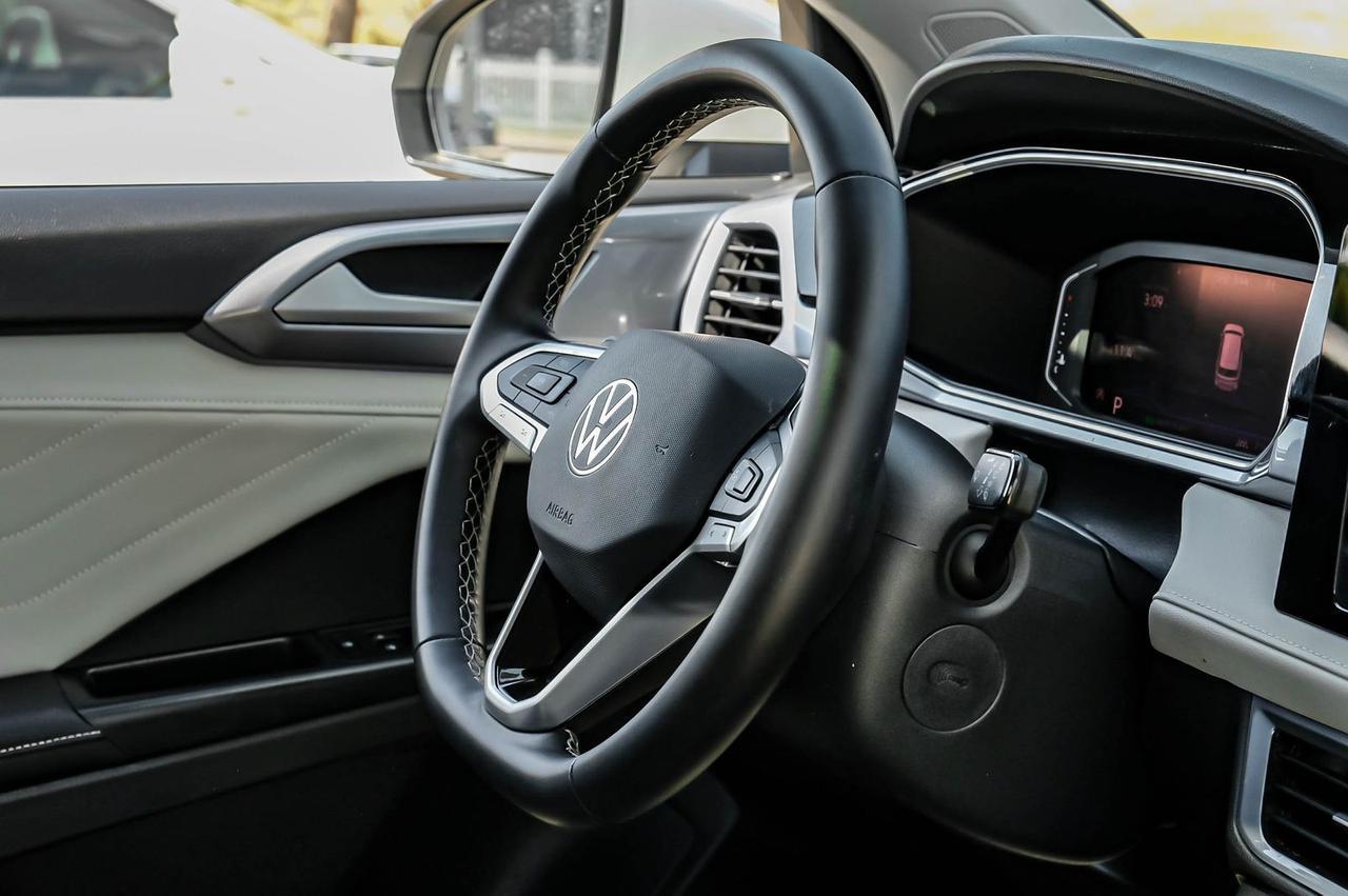 2025 Volkswagen Taos 1.5T SEL Richardson TX