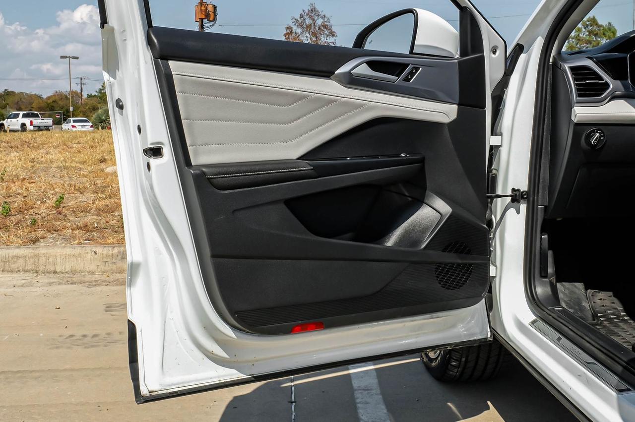 2025 Volkswagen Taos 1.5T SEL Richardson TX