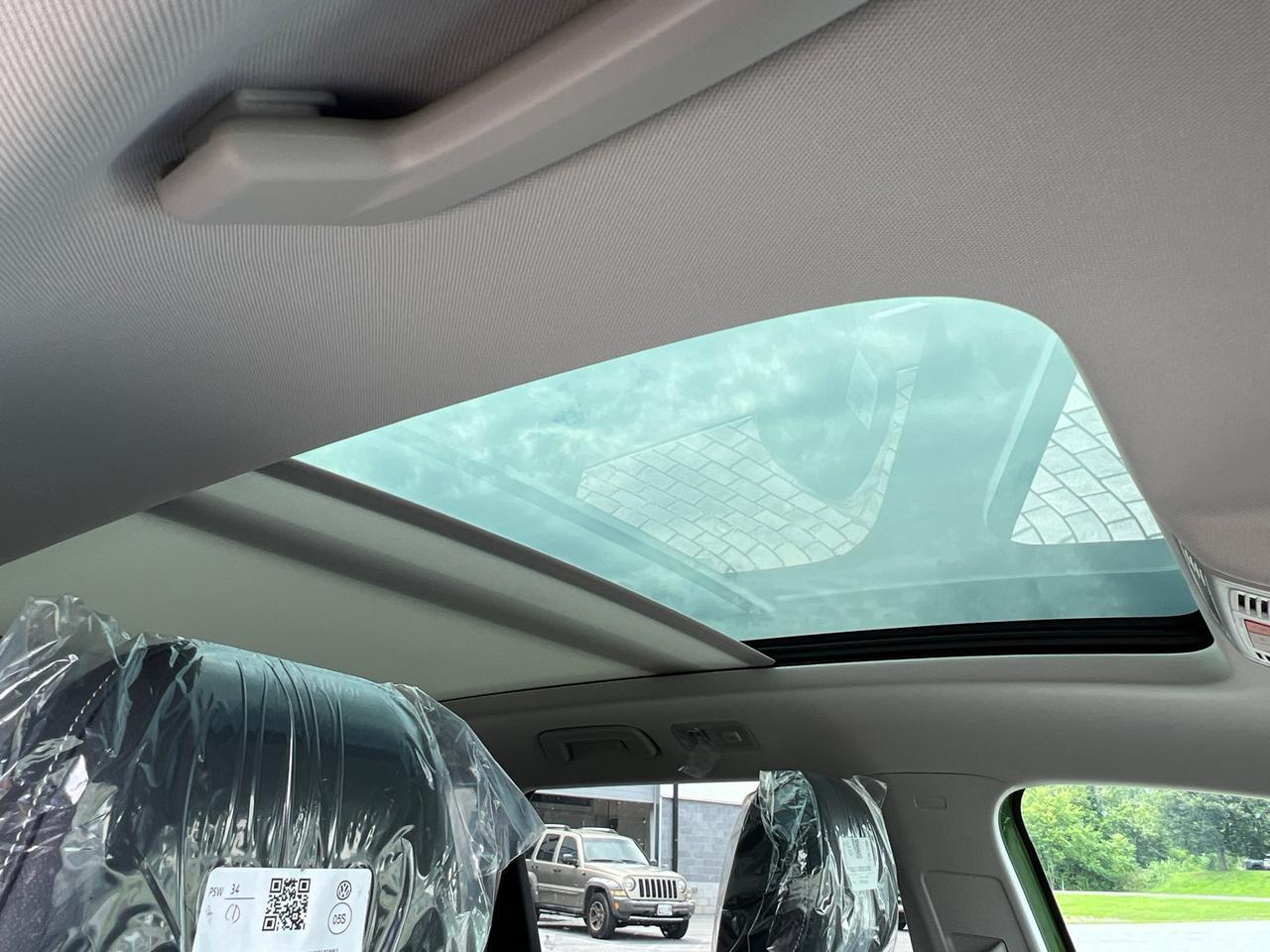 2025 Volkswagen Taos 1.5T SEL Hagerstown MD