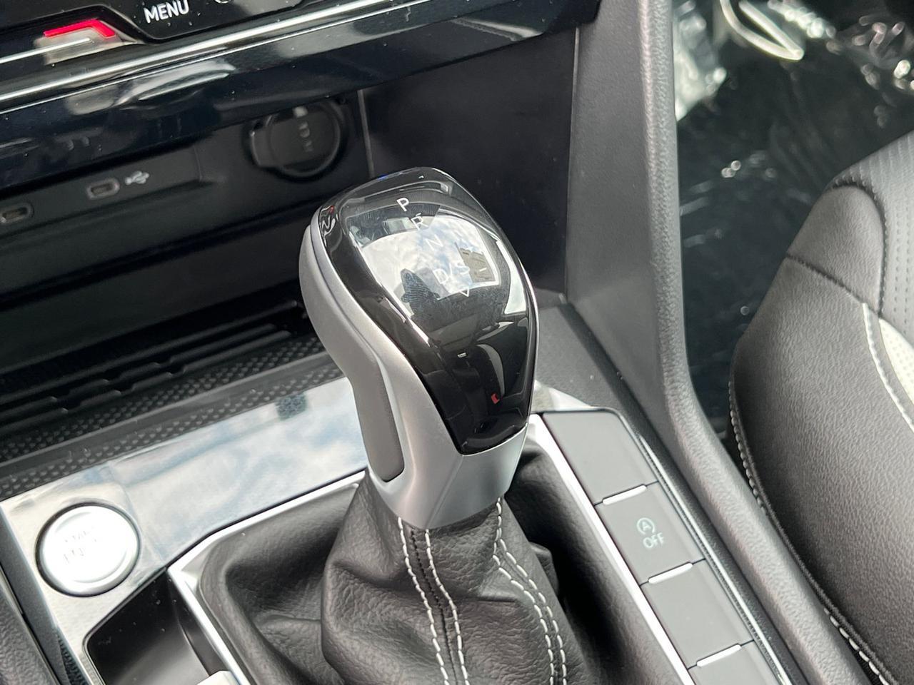 2025 Volkswagen Taos 1.5T SEL Hagerstown MD