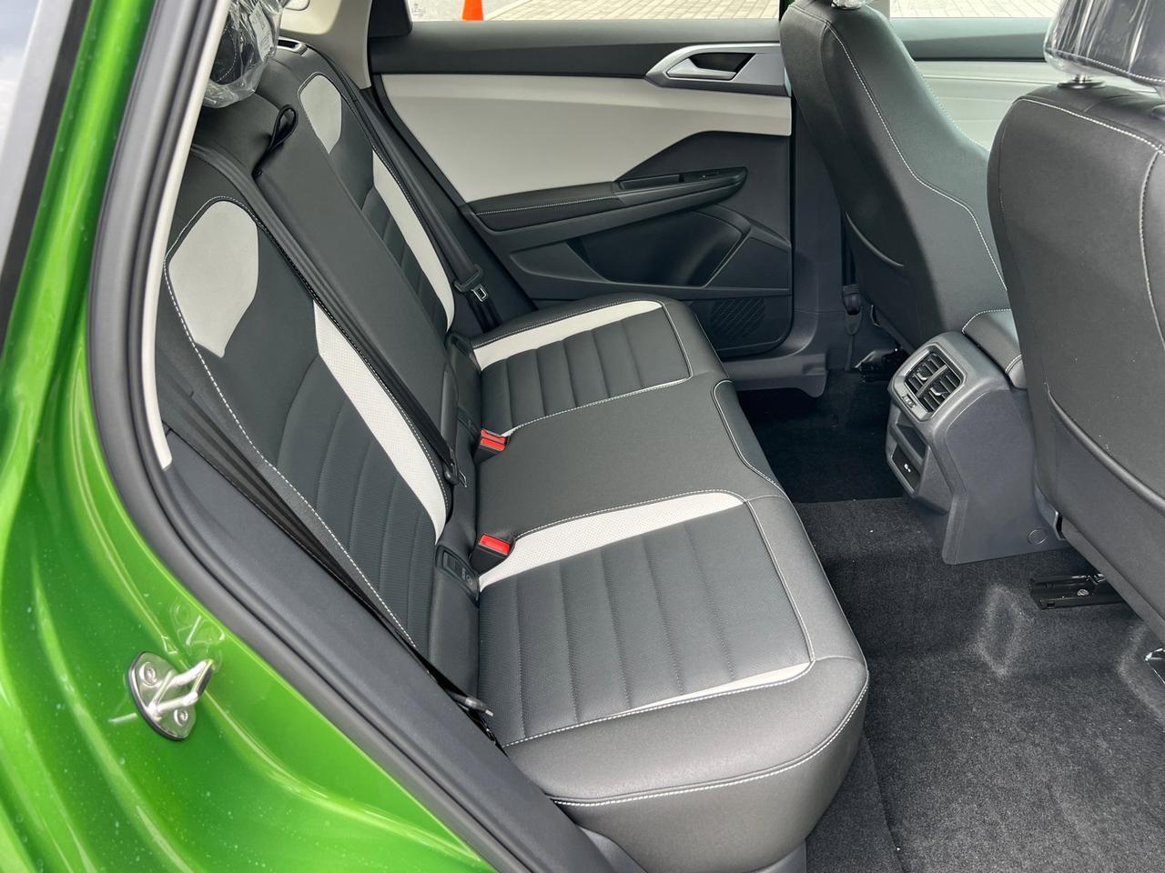 2025 Volkswagen Taos 1.5T SEL Hagerstown MD