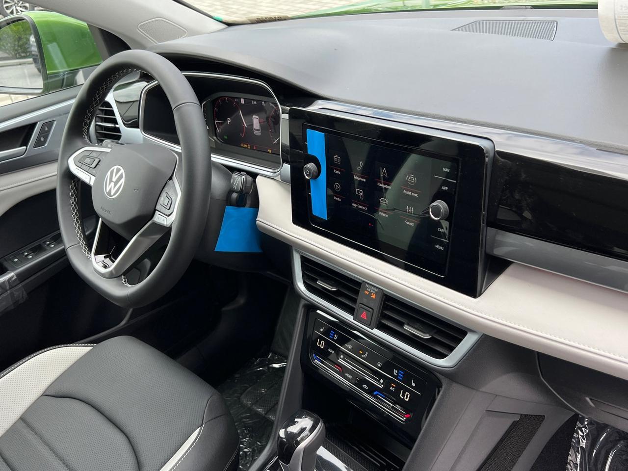 2025 Volkswagen Taos 1.5T SEL Hagerstown MD