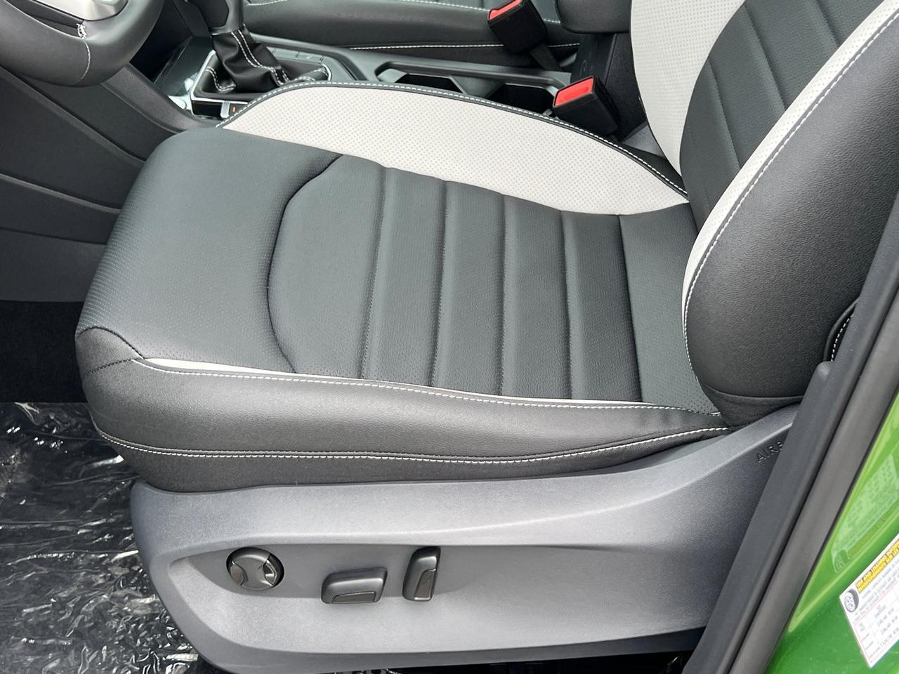 2025 Volkswagen Taos 1.5T SEL Hagerstown MD