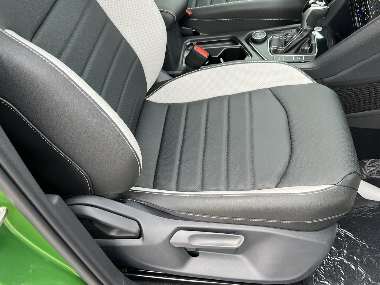 2025 Volkswagen Taos 1.5T SEL Hagerstown MD