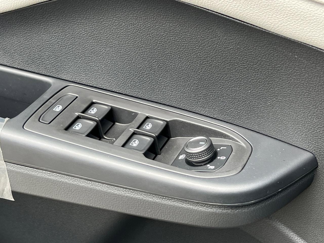 2025 Volkswagen Taos 1.5T SEL Hagerstown MD