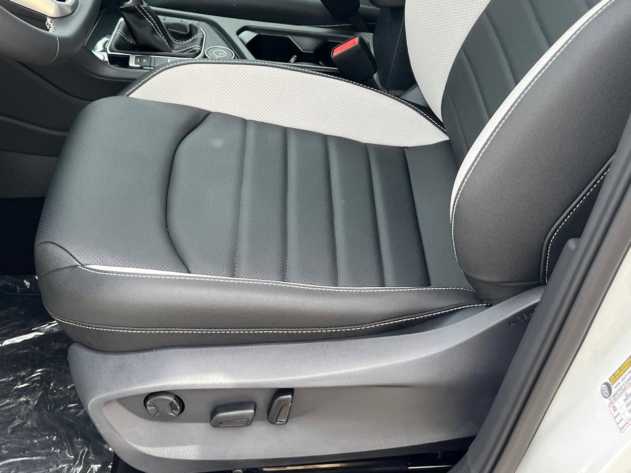 2025 Volkswagen Taos 1.5T SEL Hagerstown MD