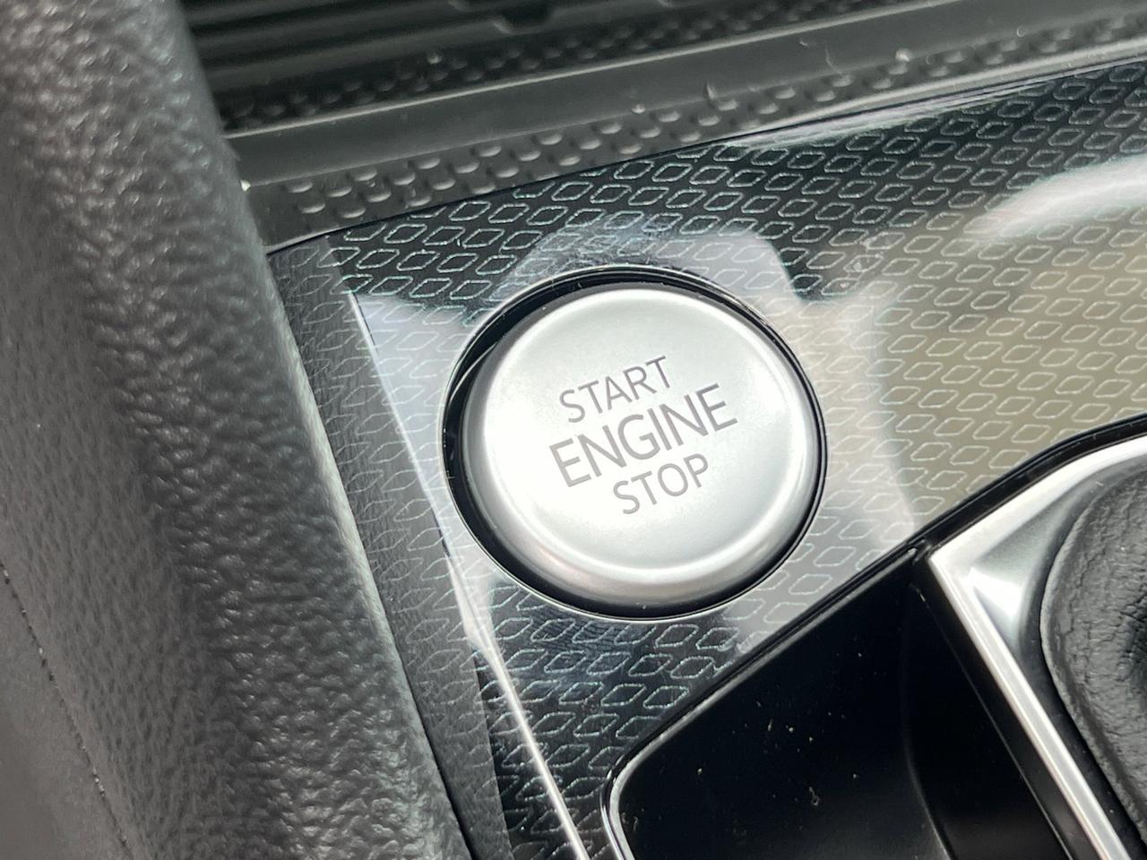 2025 Volkswagen Taos 1.5T SEL Hagerstown MD