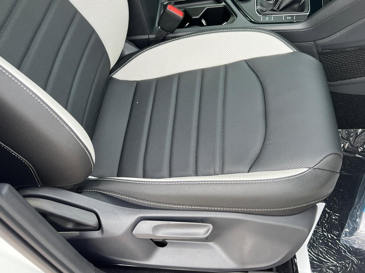 2025 Volkswagen Taos 1.5T SEL Hagerstown MD