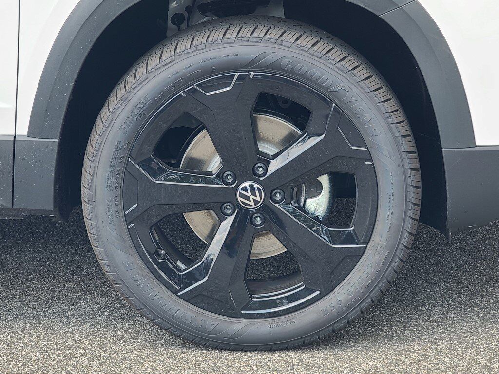 2025 Volkswagen Taos 1.5T SEL Springfield VA