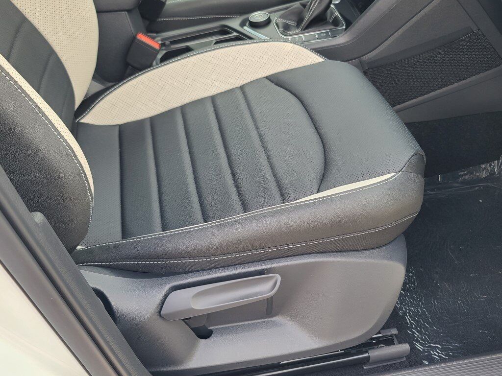 2025 Volkswagen Taos 1.5T SEL Springfield VA