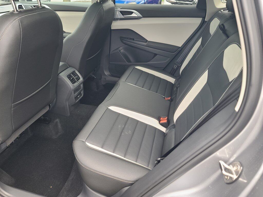 2025 Volkswagen Taos 1.5T SEL Springfield VA