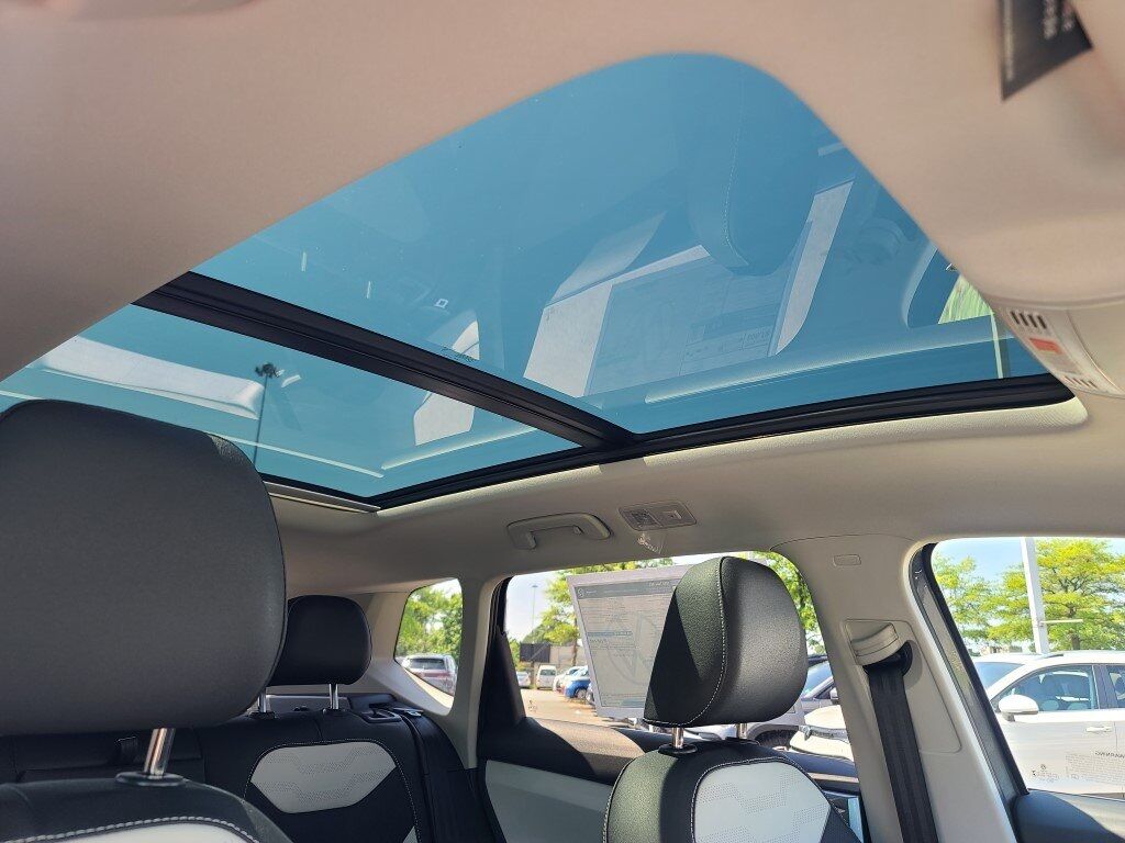 2025 Volkswagen Taos 1.5T SEL Springfield VA