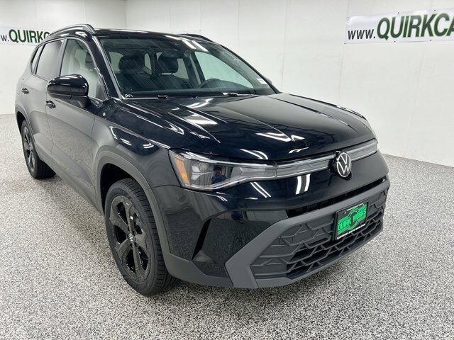2025 Volkswagen Taos SE Black Oshkosh WI