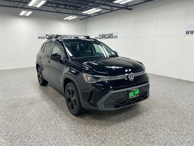 2025 Volkswagen Taos SE Black Oshkosh WI