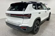 2025 Volkswagen Taos SE Black Oshkosh WI