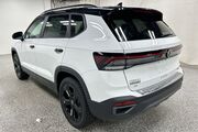 2025 Volkswagen Taos SE Black Oshkosh WI