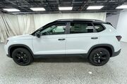 2025 Volkswagen Taos SE Black Oshkosh WI