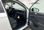 2025 Volkswagen Taos SE Black Oshkosh WI