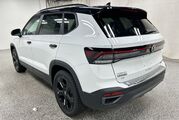 2025 Volkswagen Taos SE Black Oshkosh WI