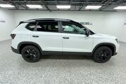 2025 Volkswagen Taos SE Black Oshkosh WI