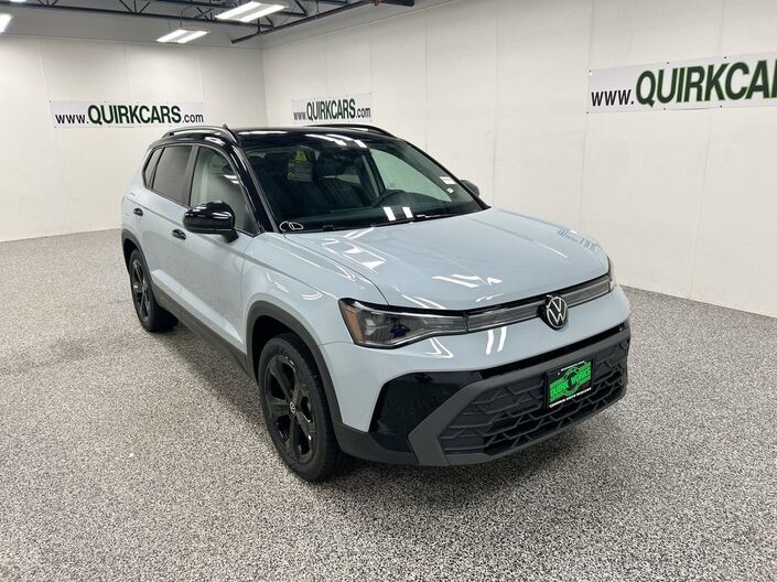 2025 Volkswagen Taos SE Black Oshkosh WI