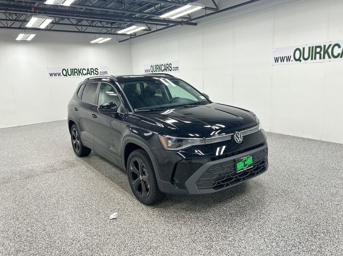 2025 Volkswagen Taos SE Black Oshkosh WI