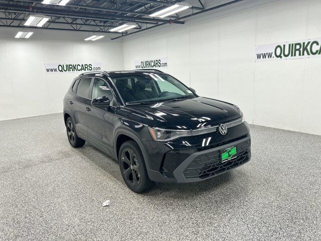 2025 Volkswagen Taos SE Black Oshkosh WI