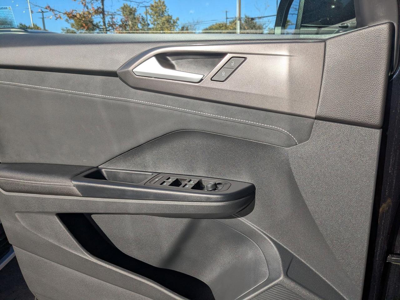 2025 Volkswagen Taos SE Black San Antonio TX