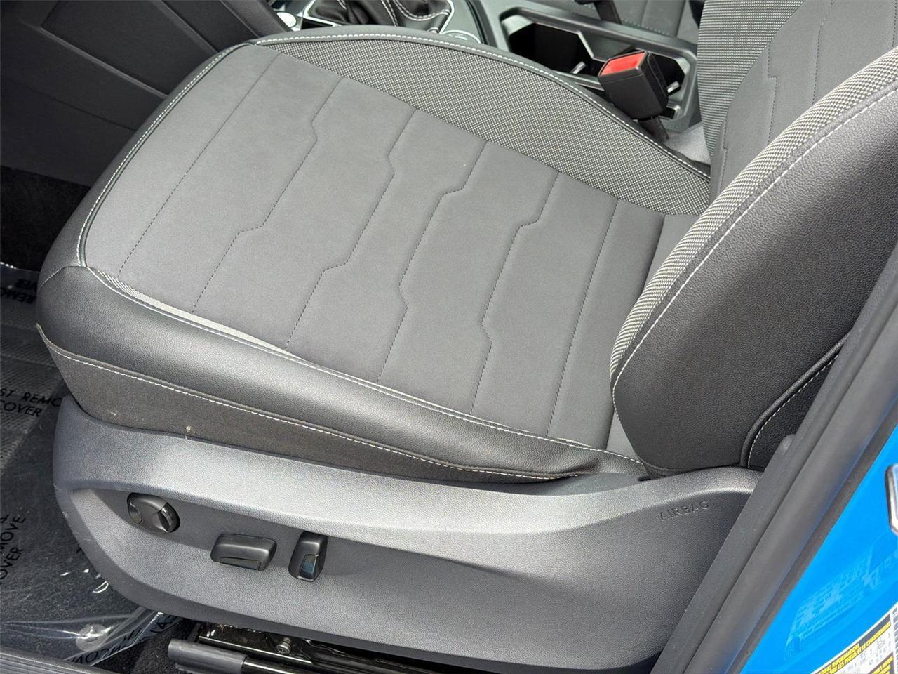 2025 Volkswagen Taos SE Black Hagerstown MD