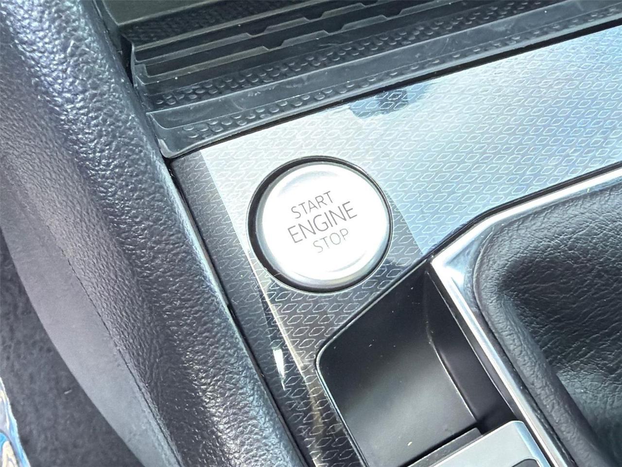 2025 Volkswagen Taos SE Black Hagerstown MD