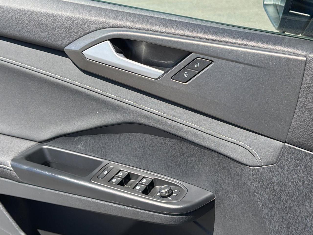 2025 Volkswagen Taos SE Black Hagerstown MD