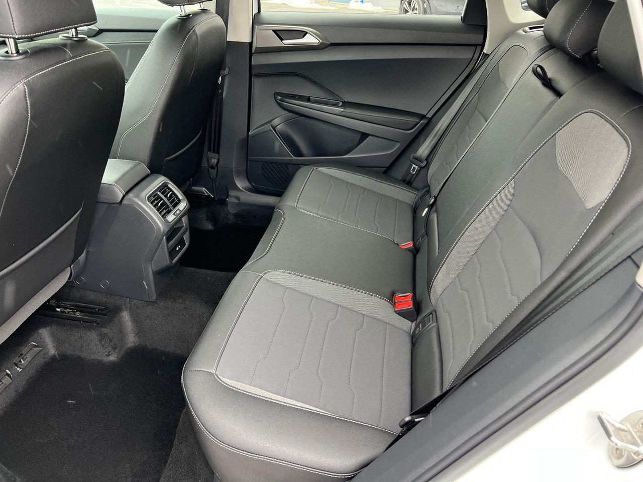 2025 Volkswagen Taos SE Black Hagerstown MD