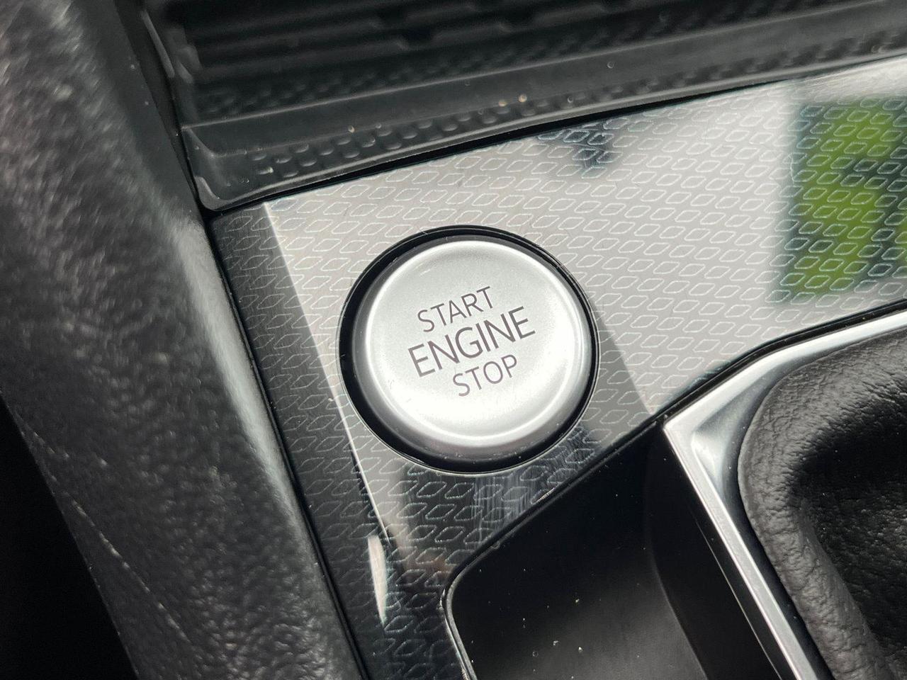 2025 Volkswagen Taos SE Black Hagerstown MD