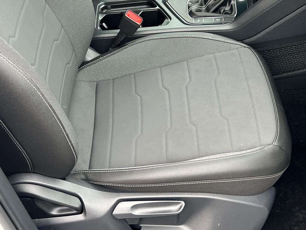 2025 Volkswagen Taos SE Black Hagerstown MD