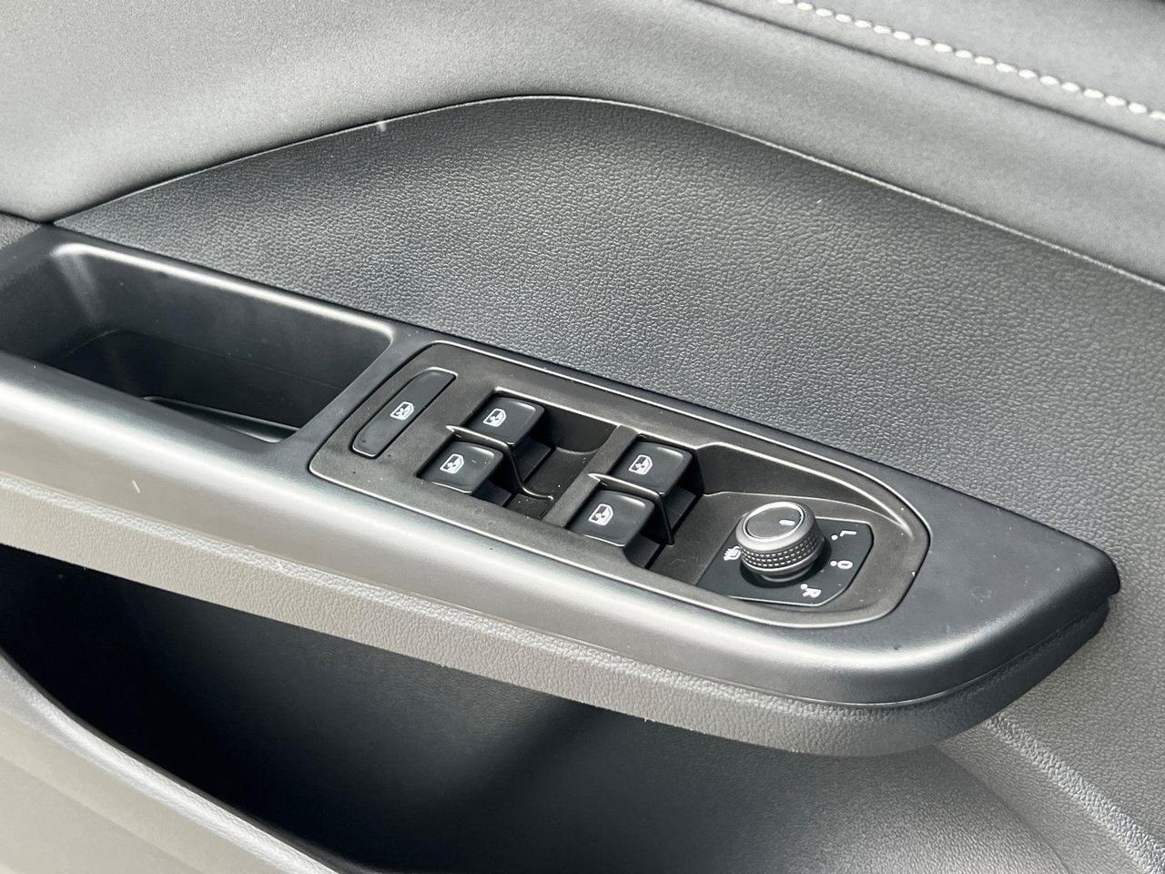 2025 Volkswagen Taos SE Black Hagerstown MD