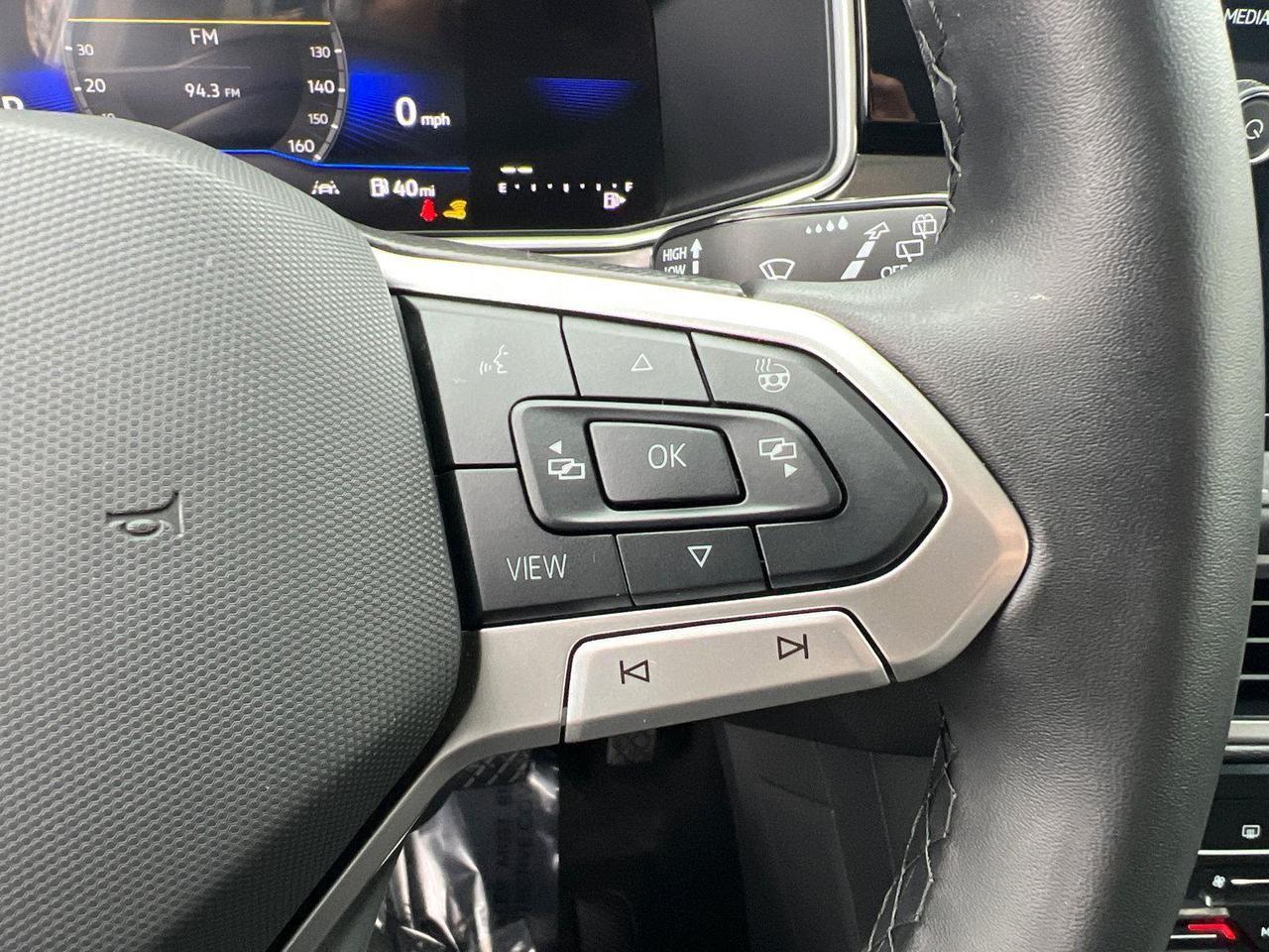 2025 Volkswagen Taos SE Black Hagerstown MD