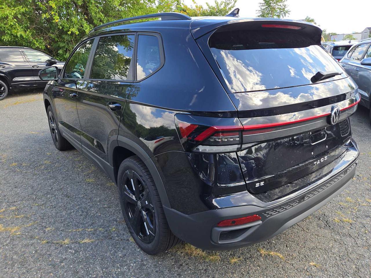 2025 Volkswagen Taos SE Black Medford MA