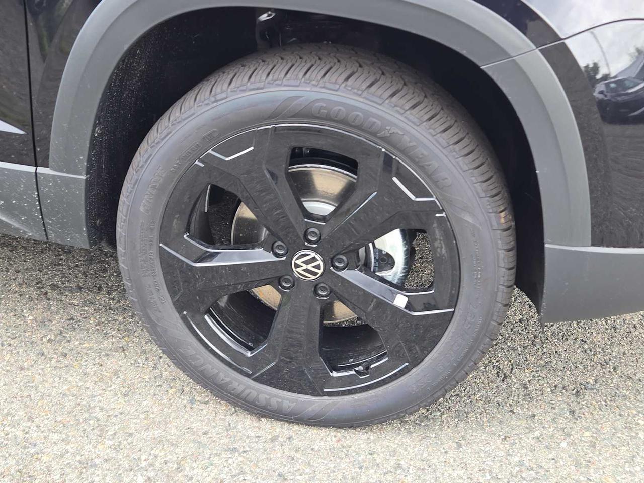 2025 Volkswagen Taos SE Black Medford MA