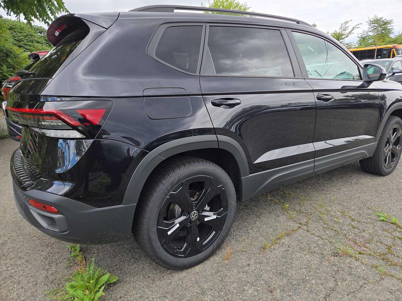 2025 Volkswagen Taos SE Black Medford MA