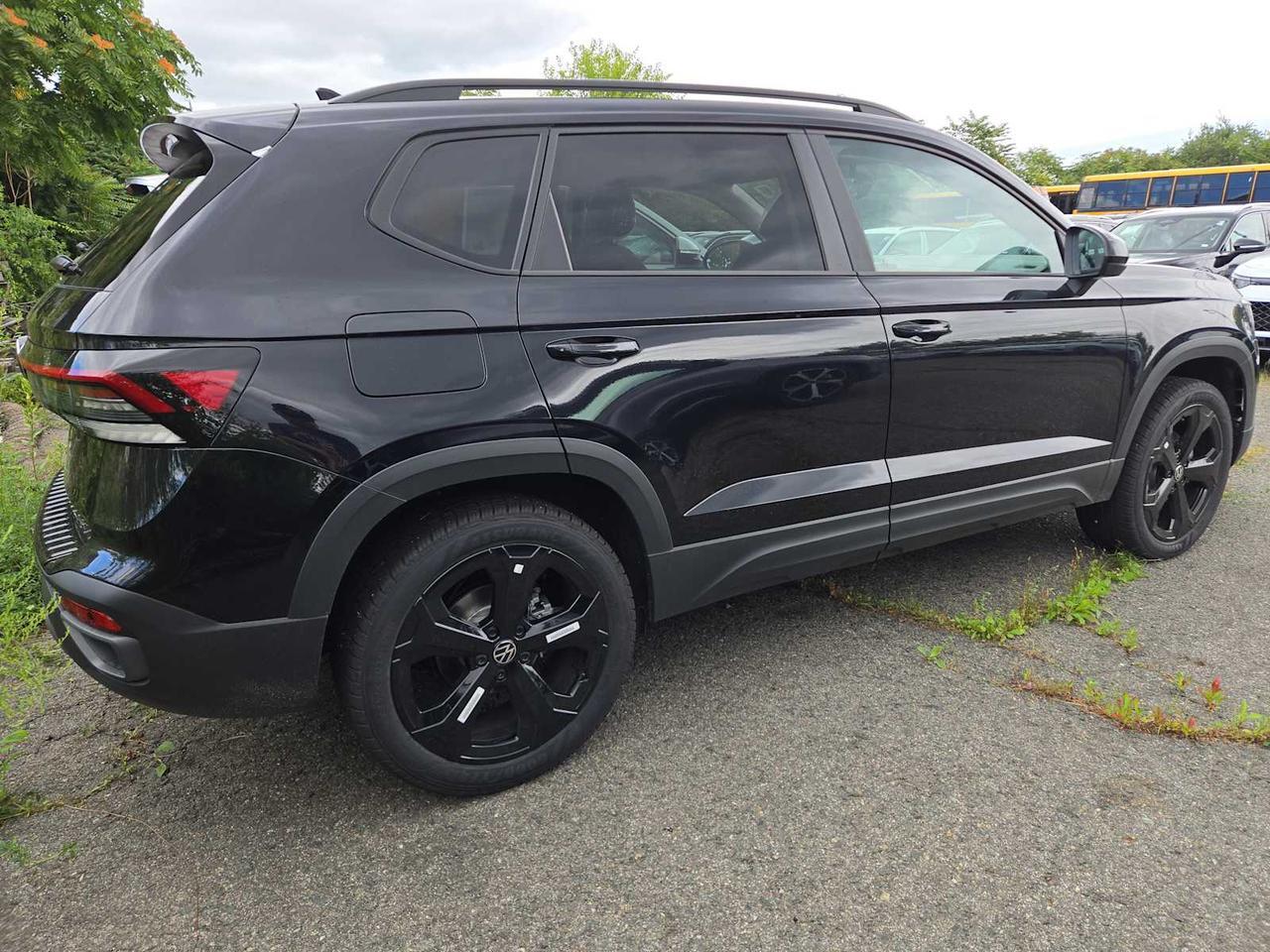 2025 Volkswagen Taos SE Black Medford MA