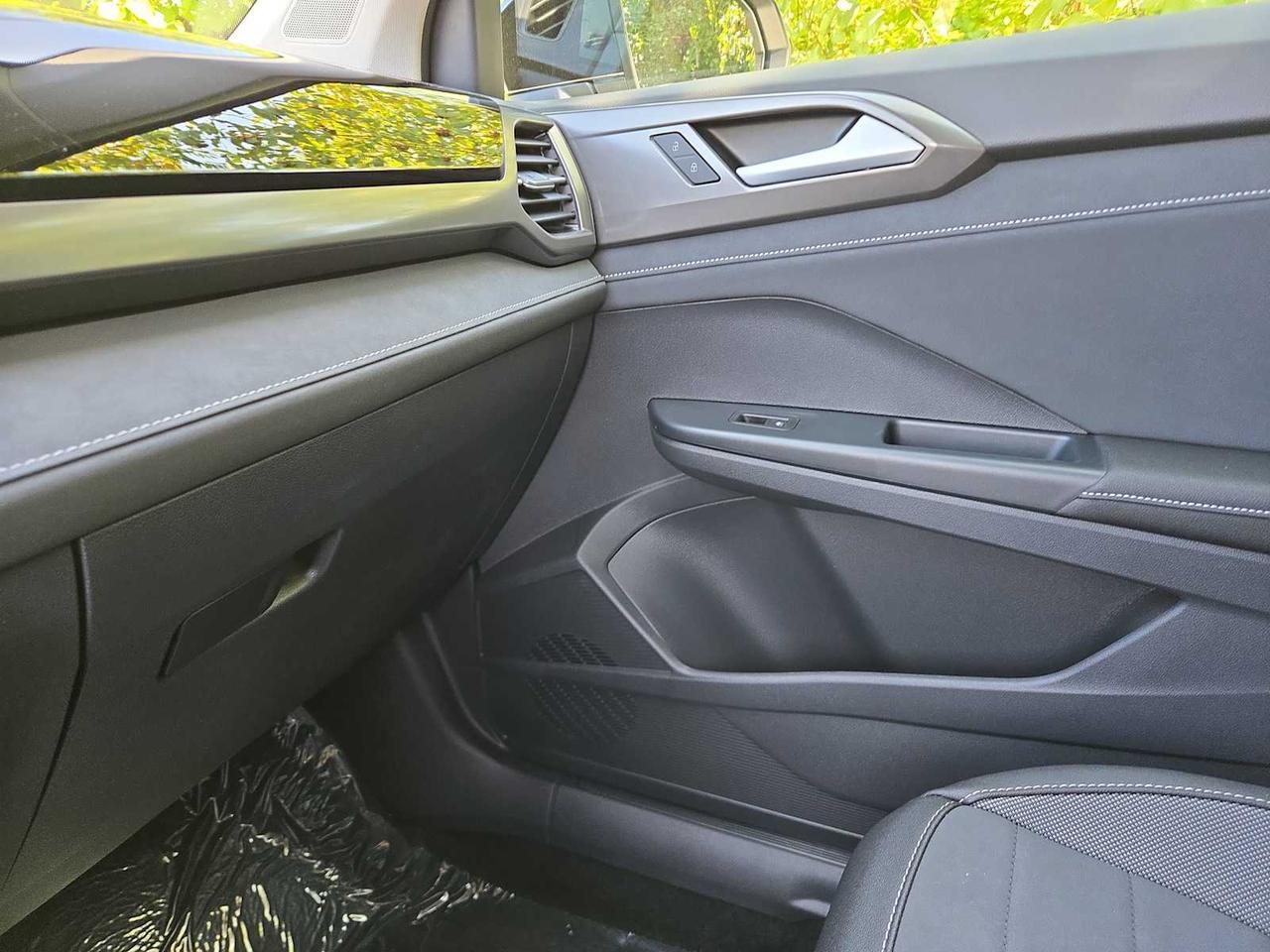 2025 Volkswagen Taos SE Black Medford MA
