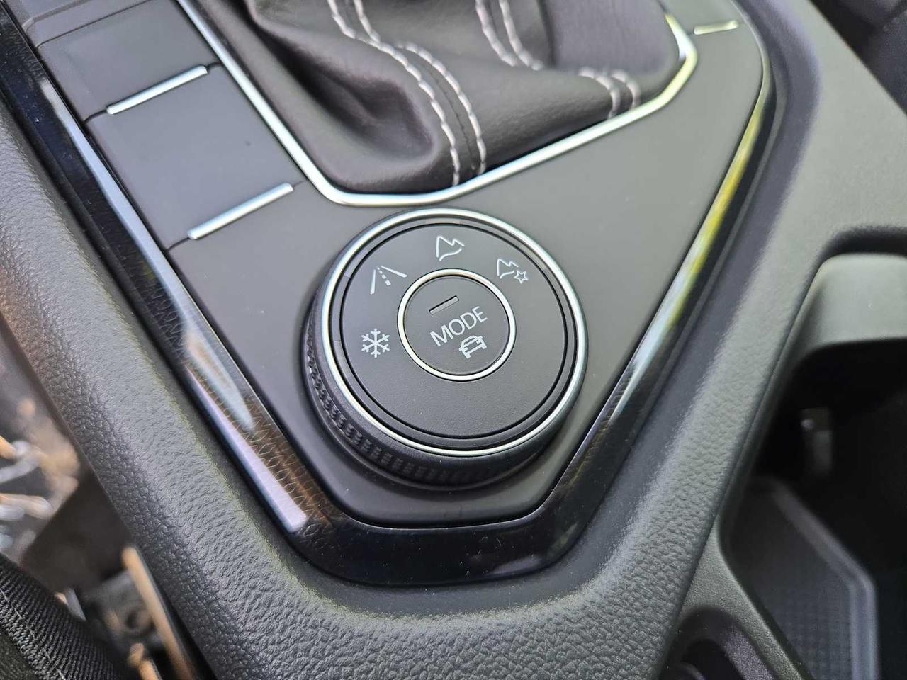 2025 Volkswagen Taos SE Black Medford MA