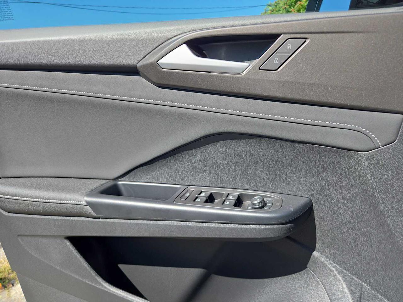 2025 Volkswagen Taos SE Black Medford MA