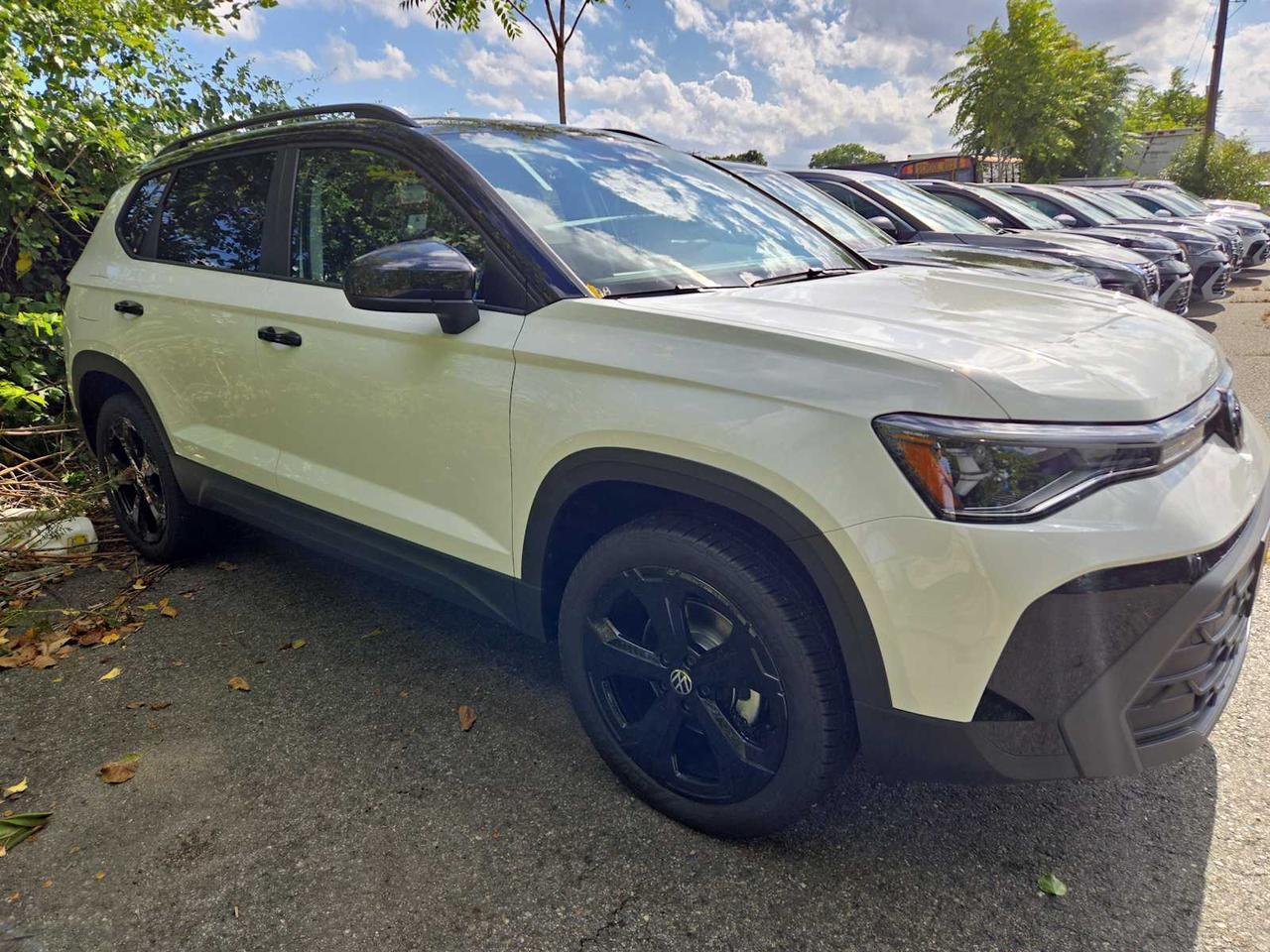 2025 Volkswagen Taos SE Black Medford MA
