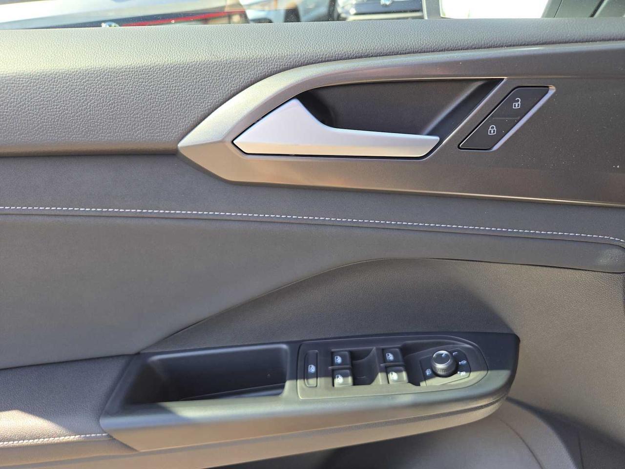 2025 Volkswagen Taos SE Black Medford MA