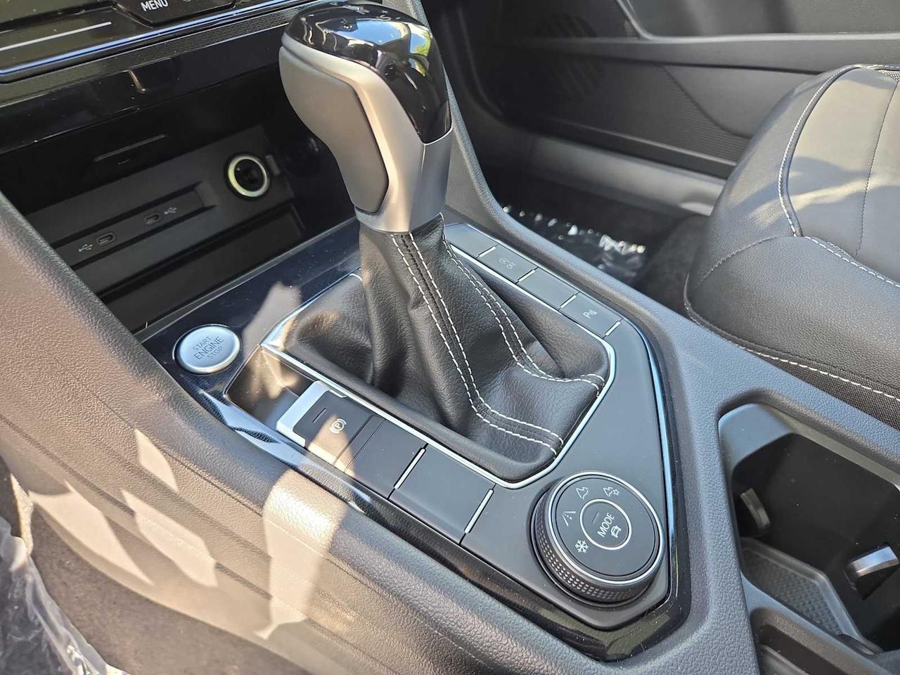 2025 Volkswagen Taos SE Black Medford MA