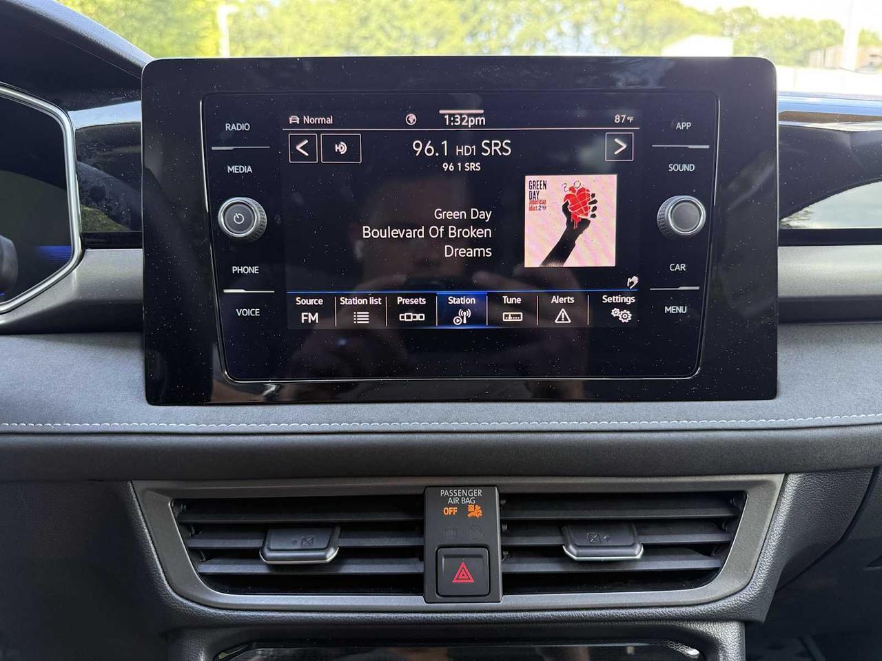 2025 Volkswagen Taos SE Black Westborough MA