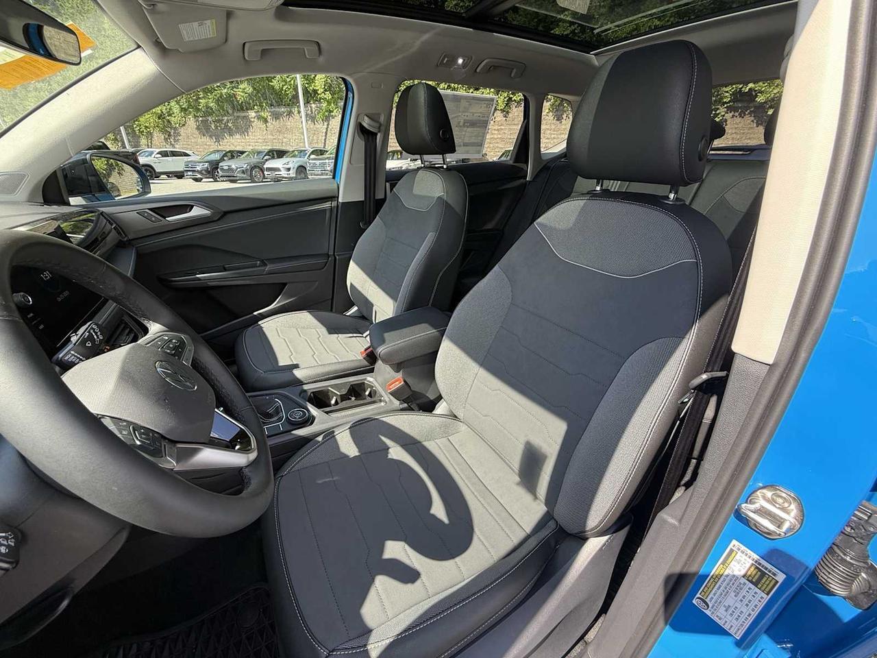 2025 Volkswagen Taos SE Black Westborough MA