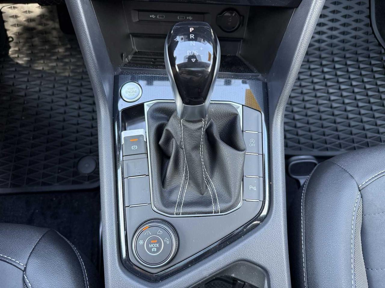 2025 Volkswagen Taos SE Black Westborough MA