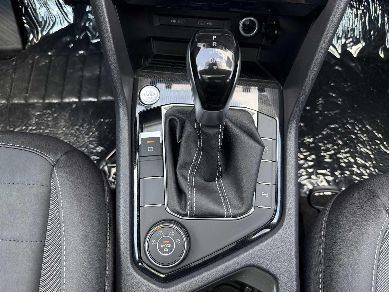 2025 Volkswagen Taos SE Black Westborough MA